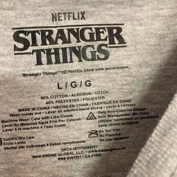 Christmas T Shirt, Stranger Things, EUC, Size L - Picture 3 of 7